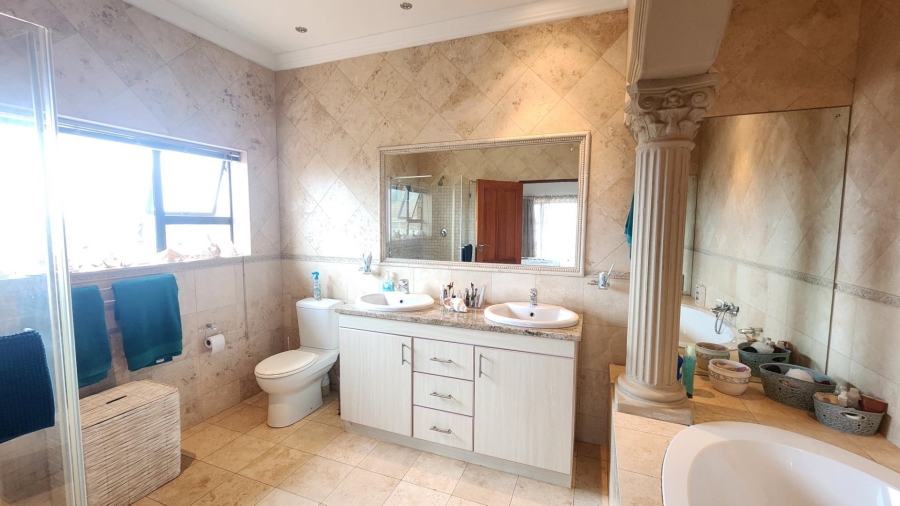 6 Bedroom Property for Sale in Hartenbos Heuwels Western Cape